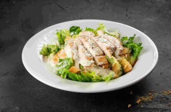 Салат Цезарь с куриной грудкой